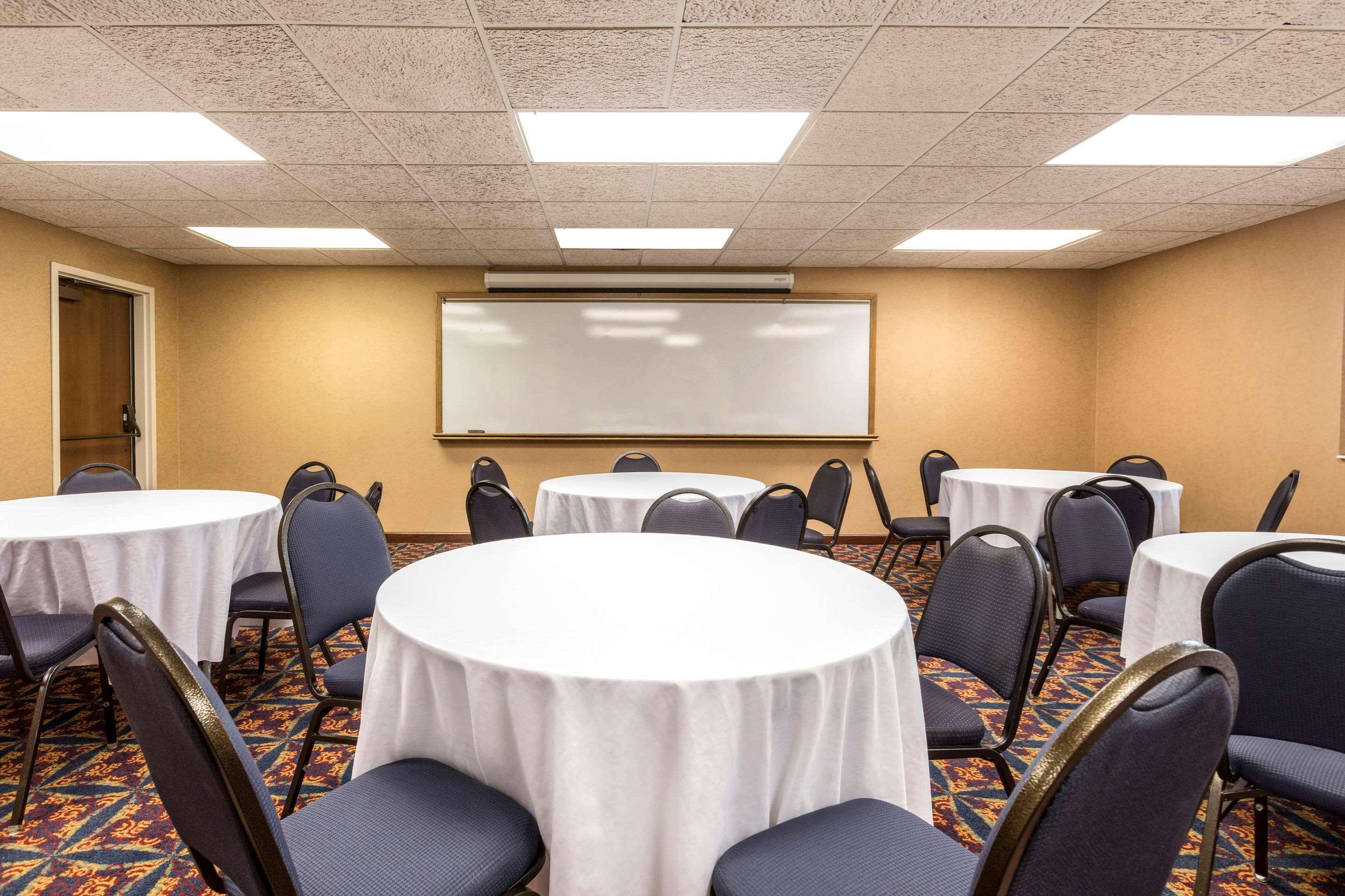 Quality Inn Auburn Hills - Detroit North Ngoại thất bức ảnh